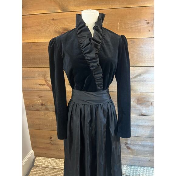 R&K ORIGINALS VNTG BLACK VELVET & TAFFETA V NECK RUFFLE COLLAR COCKTAIL DRESS - Picture 5 of 10